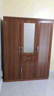 Armoire marron et blanc image 14