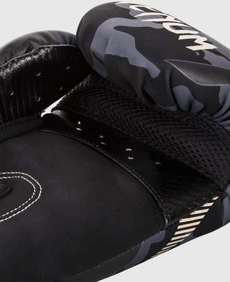 Gants de boxe Venum Impact - Camouflage foncé/Sable image 4