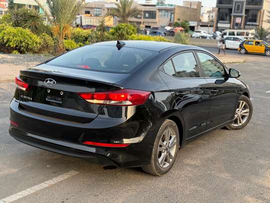 Hyundai Elantra image 9
