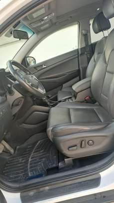 Hyundai Tucson 2017 cuir noir extra clean image 5