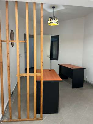 Bureau privé à la Cite Keur Gorgui image 8