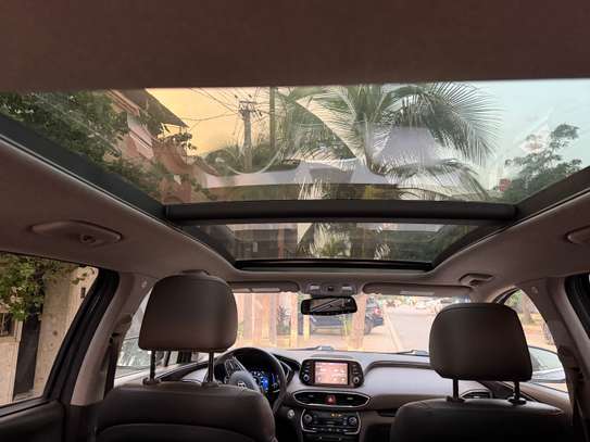 Hyundai Santefe image 6