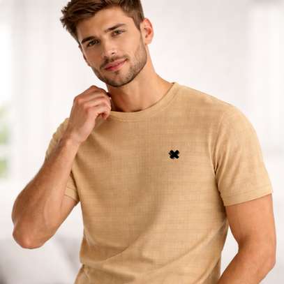 T-shirt de marque image 2