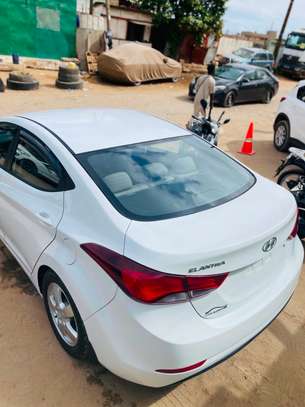 Hyundai Elantra image 11