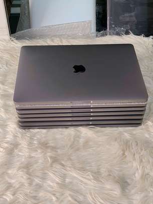 MacBook pro 2019 touch bar image 5