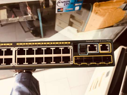 Switch Cisco 2060-S PoE+ Gigabit 24 Ports image 3