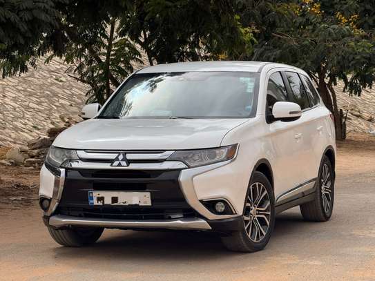 Mitsubishi Outlander 7 places spacieux image 2