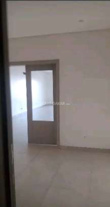 Appartement spacieux lumineux carrelage bois clair image 2