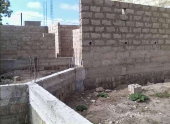 Terrain avec fondation a la Cité CBAO keur Massar image 3