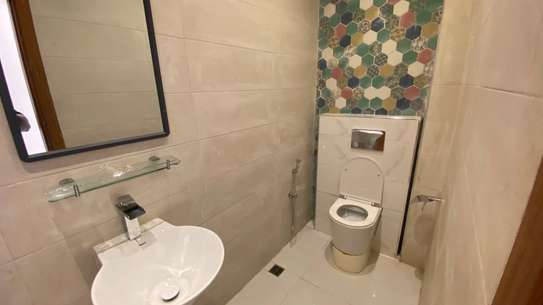 Villa R+1 à louer Almadies image 12