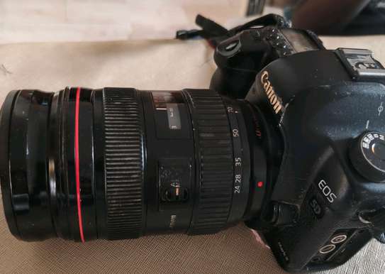 Canon 5 D Mark II image 2