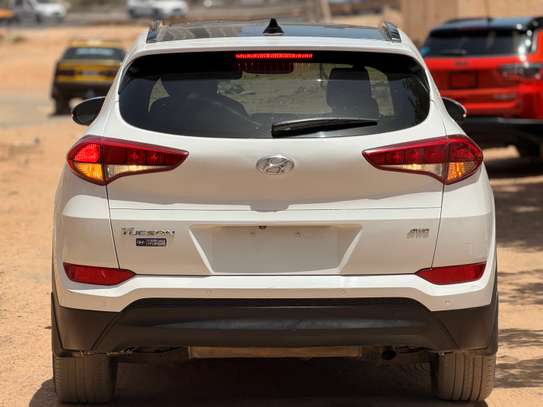 Hyundai Tucson AWD 2017 image 12