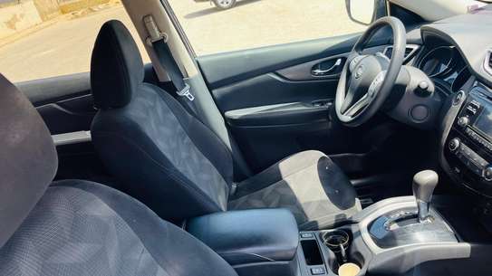 Nissan Rogue SUV noir polyvalent et spacieux image 5