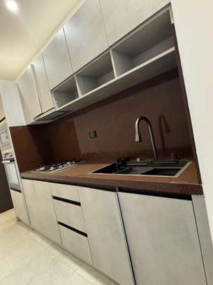 APPARTEMENT F4 À POINT E image 3