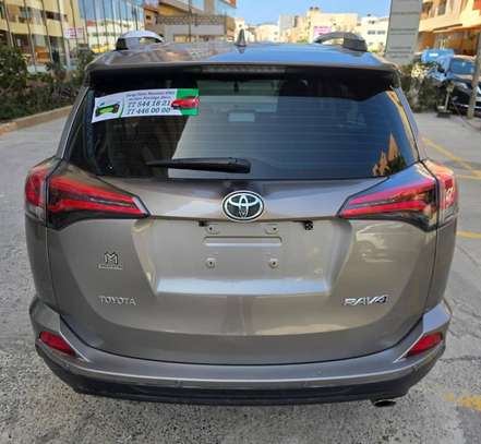 Toyota RAV4 2018 image 13