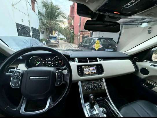 Range rover sport image 3