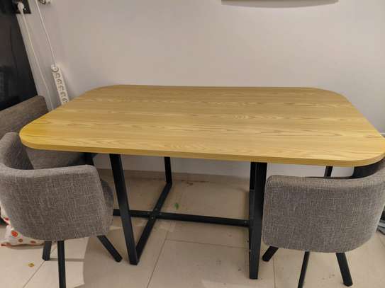Table à manger bois clair 4 chaises gris clair image 2