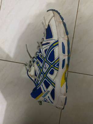 Asics doraemon bleu d’occasion image 2