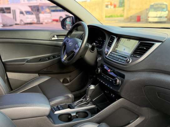 Hyundia Tucson image 11