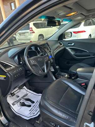 Je vend ma Hyundai santafe 2016 automatique essence image 7
