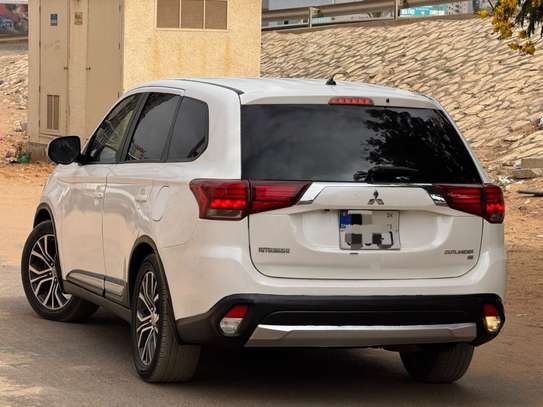 Mitsubishi Outlander 7 places spacieux image 12