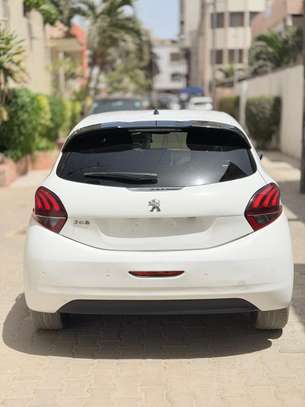 Peugeot 208 diesel à vendre. image 3