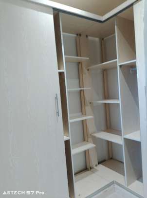 Appartement vide à louer au Point E image 5