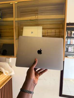 MacBook Pro 2017 image 4