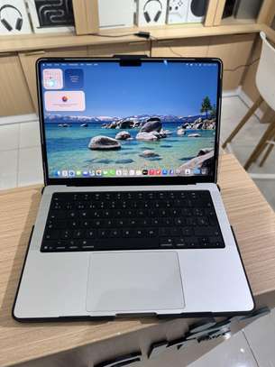 MacBook Pro 2025 14 Pouces - M5 | 24GB RAM | 1 Téra image 6