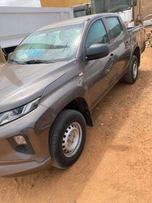 Mitsubishi L200 2022 image 8