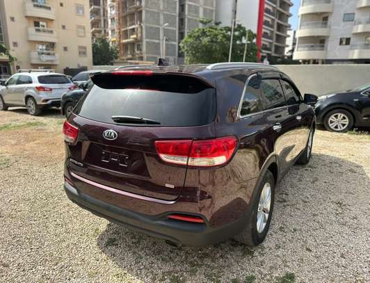 Kia Sorento image 8