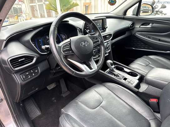 Hyundai Santa Fe Luxury image 13