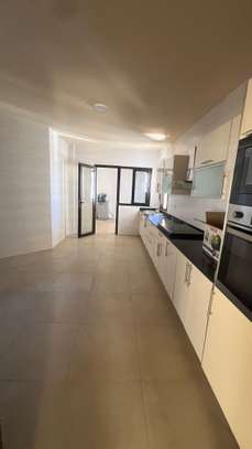 APPARTEMENT HAUT STANDING À VENDRE/À LOUER AUX ALMADIES image 4