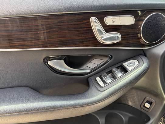 Mercedes GLC 300 4MATIC SUV noir automatique image 3