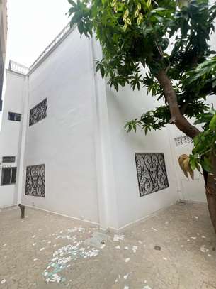 Location magnifique villa(R+1)  Ngor image 7