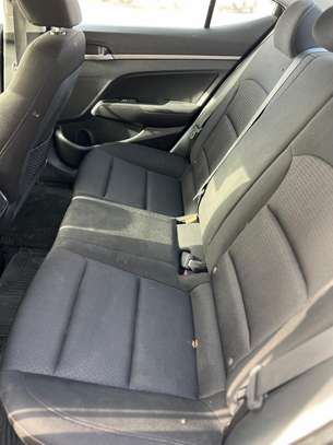 Hyundai élantra image 8