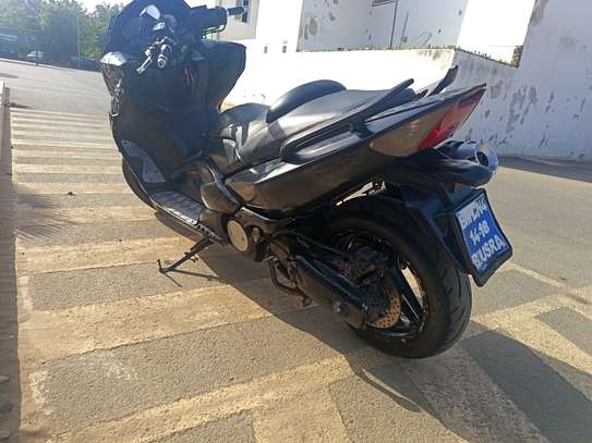 T Max 2010 image 3