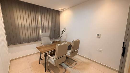 Bureau aménagé F4 – 148 m² à louer à la Résidence SIKI image 5