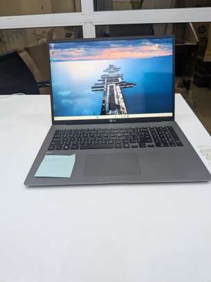 LG Gram ) 17pouces ) i7 ) 10e ) 16g de ram ) 512 image 2