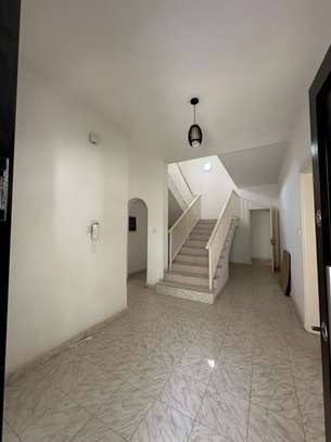 VILLA  R+1   A  LOUER  A FENETRE MERMOZ image 9