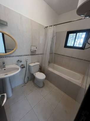 Très jolie villa F8 avec piscine aux Almadies image 6