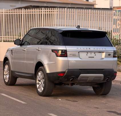 Range Rover Sport HSE Td6 année 2017 image 6