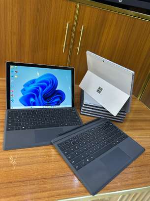Surface pro5 i5 image 3