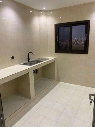 Immeuble R+ 11 image 6