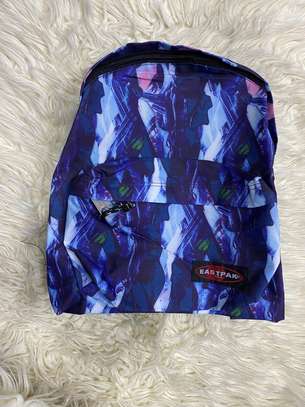 Eastpak sac à dos bleu motifs multicolores standard image 13