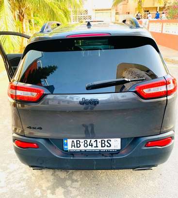 Jeep Cherokee image 3