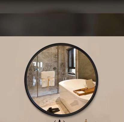 Miroir rond 60 cm cadre métal noir moderne image 3