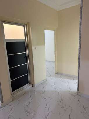 2 chambres salon Petit Mbao image 3