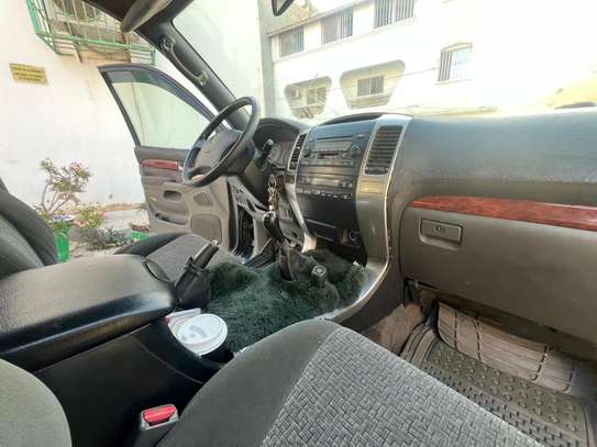 Toyota prado image 2