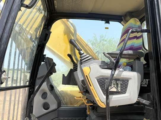 2022 Caterpillar 330 GC image 7